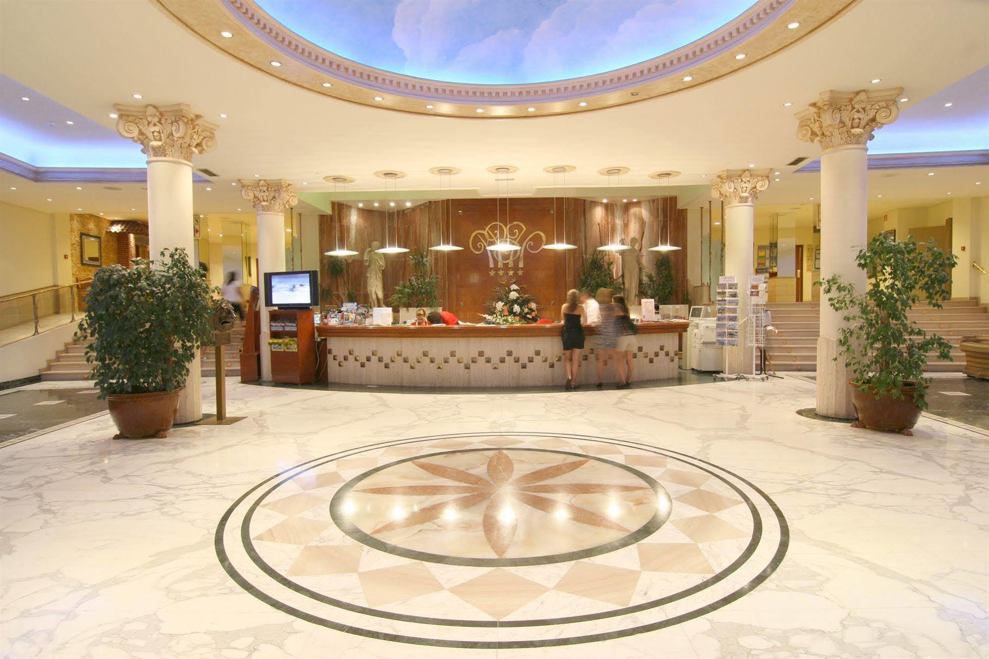Hotel East By Pierre &