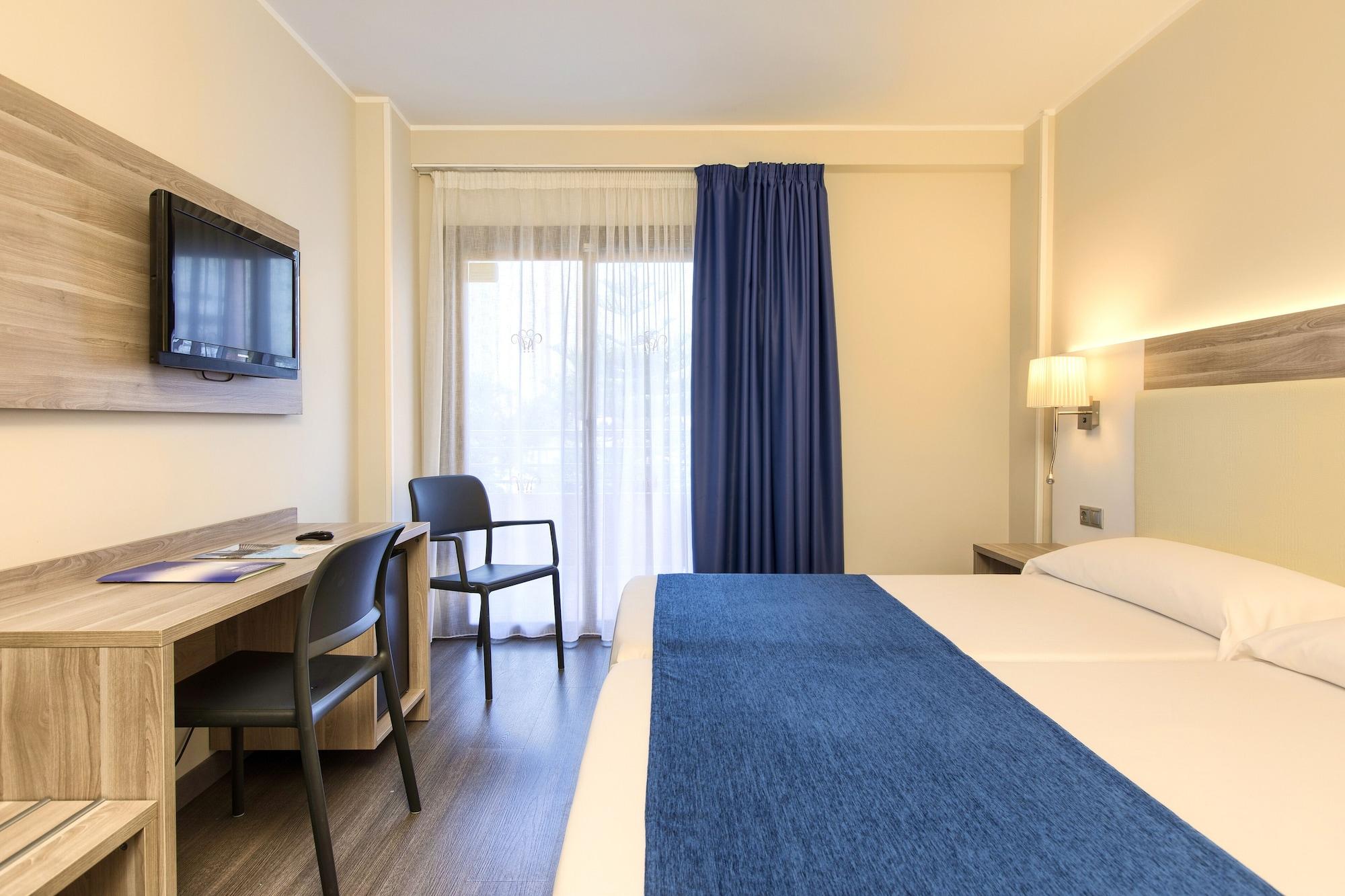 Hotel East By Pierre & 4*